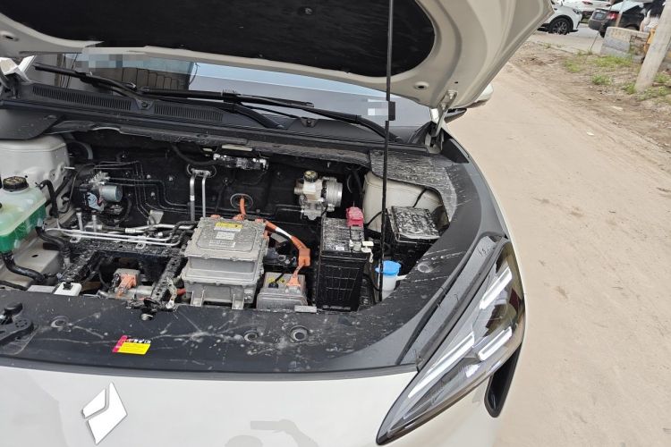 Used Baojun Yunhai 2024 600km Pure Electric Version Engine Bay Left