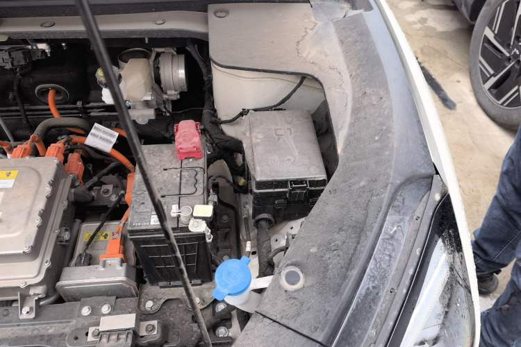 Used Baojun Yunhai 2024 600km Pure Electric Version Engine Bay Left
