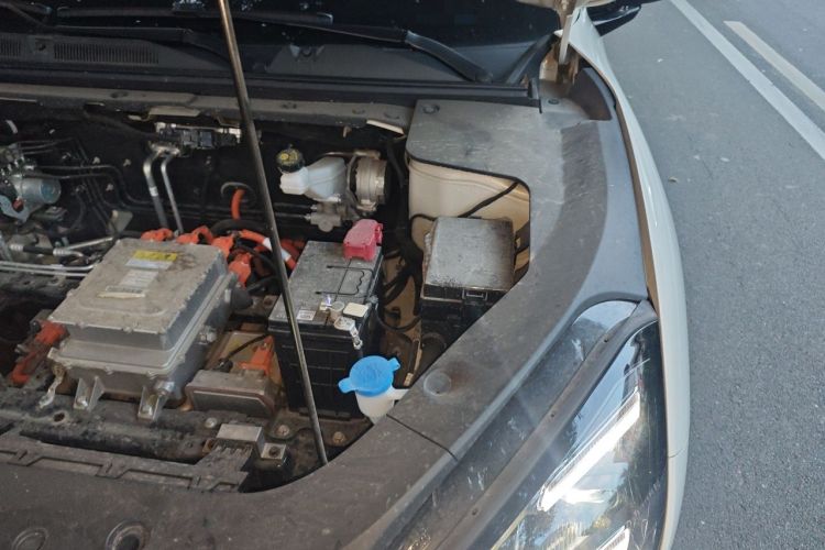 Used Baojun Yunhai 2024 500km Pure Electric Version Engine Bay Left