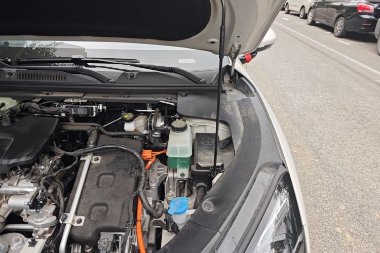Used Baojun Yunhai 2024 140km Plug-in Hybrid Version Engine Bay Left