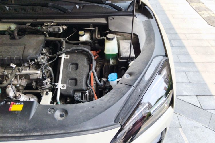 Used Baojun Yunhai 2024 140km Plug-in Hybrid Version Engine Bay Left