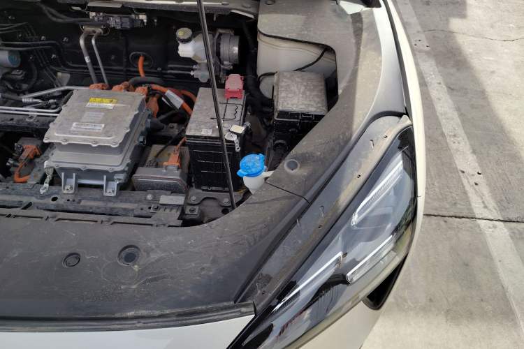 Used Baojun Yunhai 2024 600km Pure Electric Version Engine Bay Left