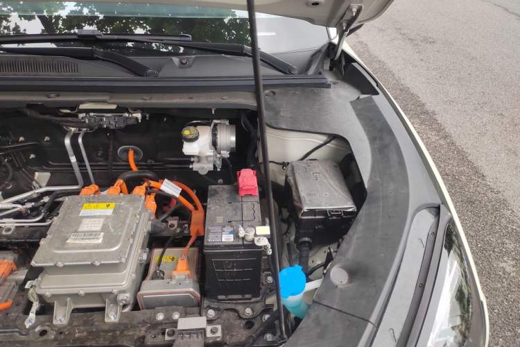 Used Baojun Yunhai 2024 600km Pure Electric Version Engine Bay Left