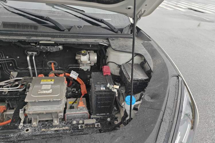 Used Baojun Yunhai 2024 500km Pure Electric Version Engine Bay Left