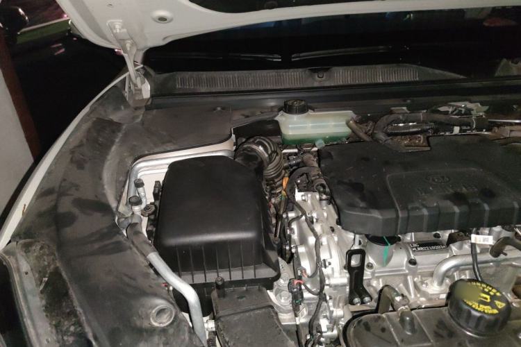 Used Baojun Yunhai 2024 140km Plug-in Hybrid Version Engine Bay Right