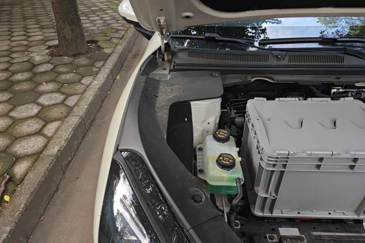Used Baojun Yunhai 2024 600km Pure Electric Version Engine Bay Right