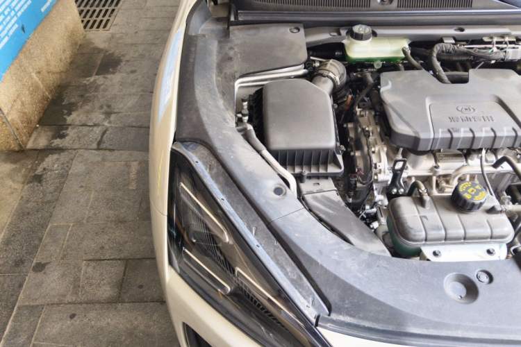 Used Baojun Yunhai 2024 140km Plug-in Hybrid Version Engine Bay Right