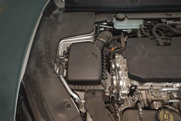 Used Baojun Yunhai 2024 140km Plug-in Hybrid Version Engine Bay Right