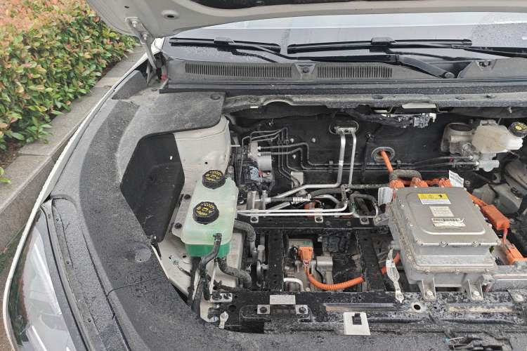 Used Baojun Yunhai 2024 500km Pure Electric Version Engine Bay Right