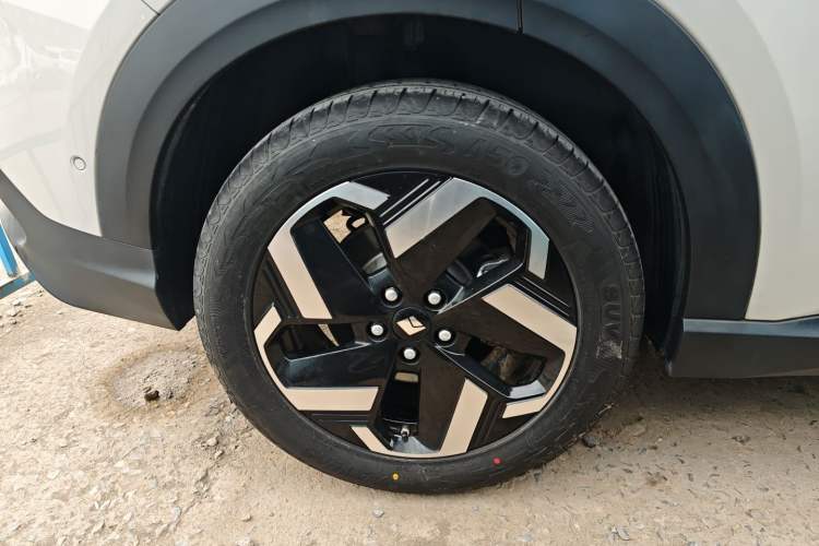 Used Baojun Yunhai 2024 140km Plug-in Hybrid Version Exterior 2