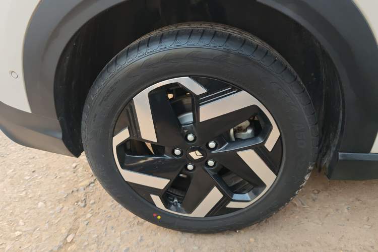 Used Baojun Yunhai 2024 140km Plug-in Hybrid Version Exterior 3