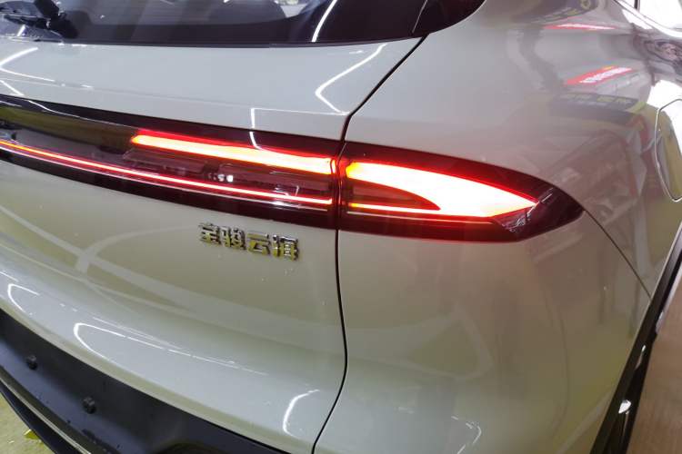 Used Baojun Yunhai 2024 140km Plug-in Hybrid Version Exterior 3