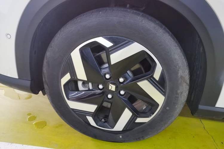 Used Baojun Yunhai 2024 140km Plug-in Hybrid Version Exterior 4