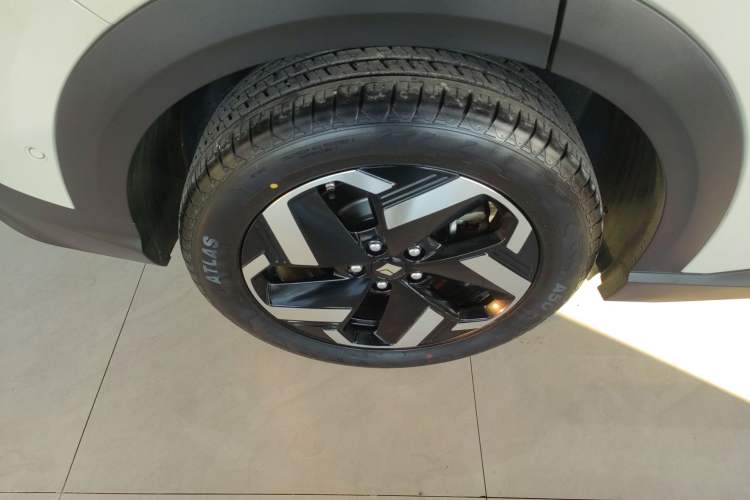 Used Baojun Yunhai 2024 140km Plug-in Hybrid Version Exterior 5