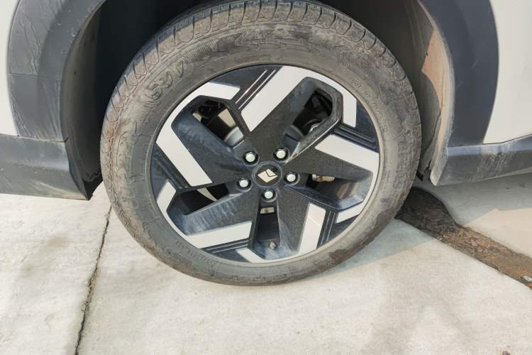 Used Baojun Yunhai 2024 140km Plug-in Hybrid Version Exterior 8