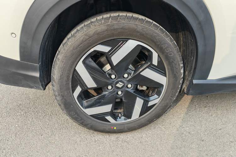 Used Baojun Yunhai 2024 140km Plug-in Hybrid Version Exterior 8