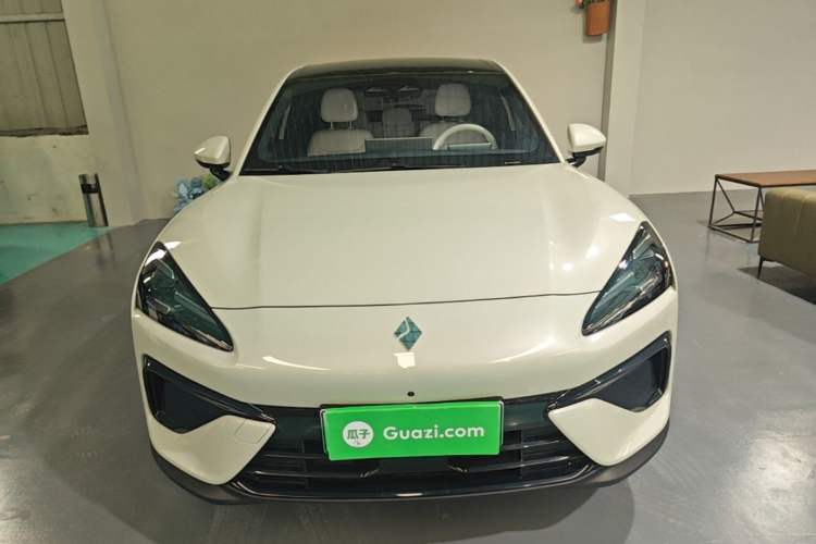 Used Baojun Yunhai 2024 140km Plug-in Hybrid Version Front