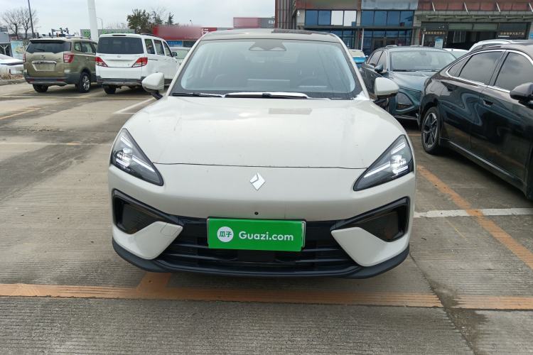 Used Baojun Yunhai 2024 140km Plug-in Hybrid Version Front