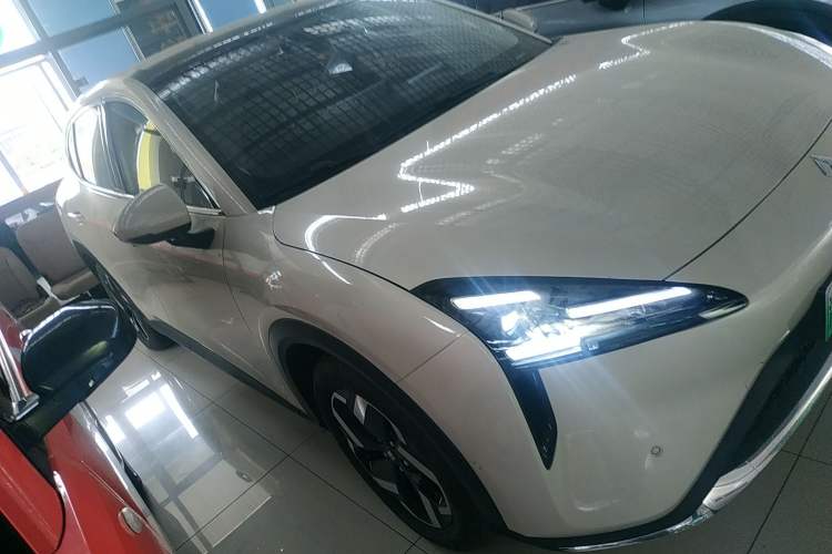Used Baojun Yunhai 2024 600km Pure Electric Version Front Right 45 Deg