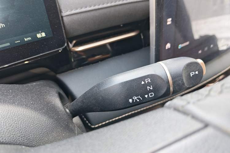 Used Baojun Yunhai 2024 140km Plug-in Hybrid Version Gear Lever