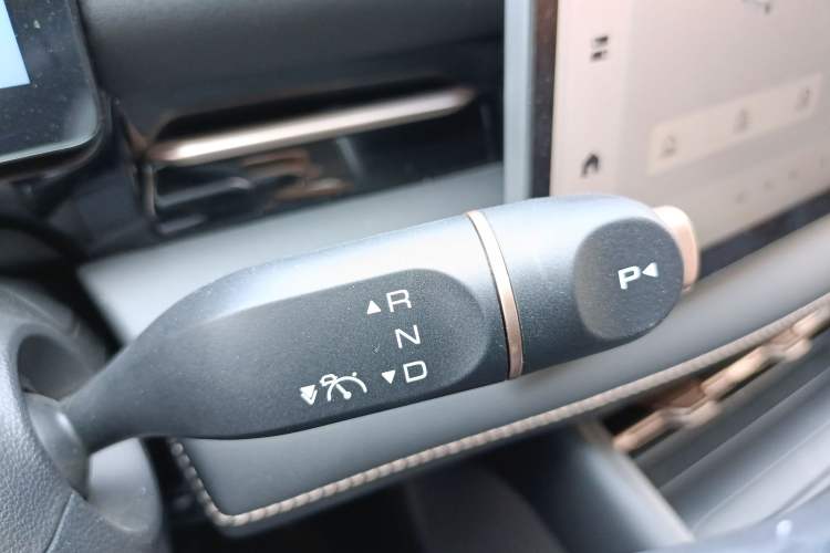 Used Baojun Yunhai 2024 600km Pure Electric Version Gear Lever