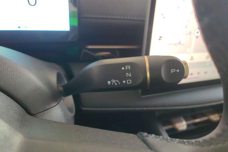 Used Baojun Yunhai 2024 140km Plug-in Hybrid Version Gear Lever