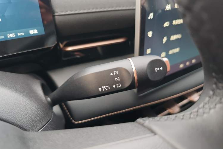 Used Baojun Yunhai 2024 140km Plug-in Hybrid Version Gear Lever