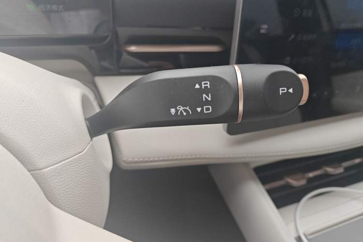 Used Baojun Yunhai 2024 500km Pure Electric Version Gear Lever