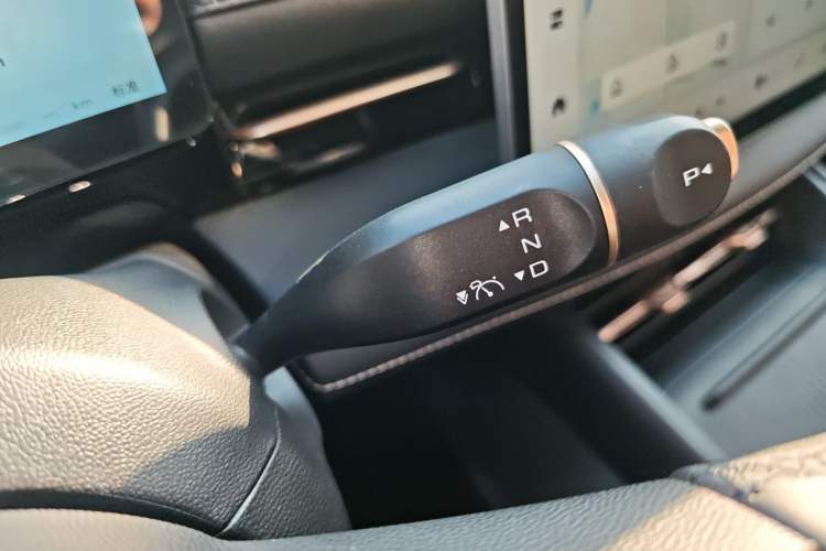 Used Baojun Yunhai 2024 140km Plug-in Hybrid Version Gear Lever