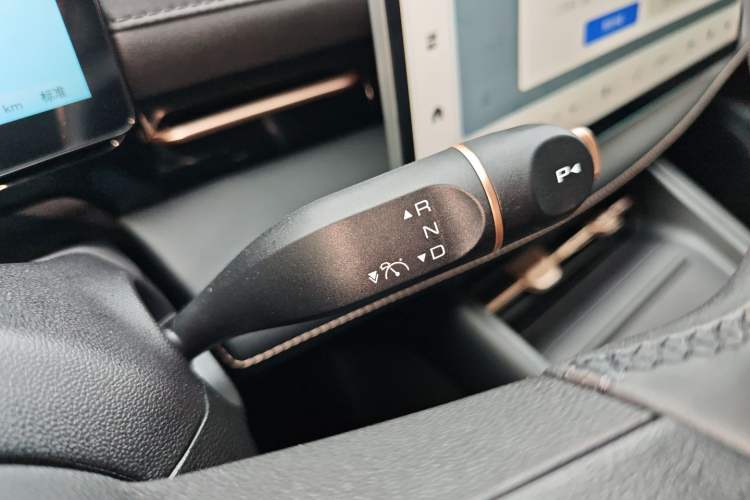 Used Baojun Yunhai 2024 140km Plug-in Hybrid Version Gear Lever