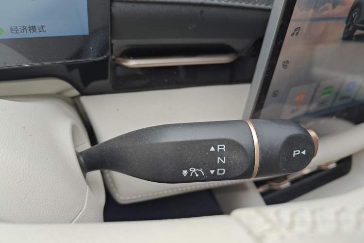 Used Baojun Yunhai 2024 500km Pure Electric Version Gear Lever
