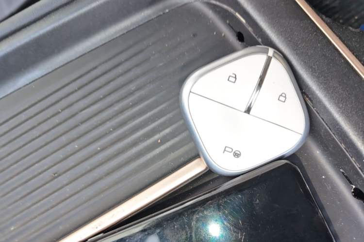 Used Baojun Yunhai 2024 140km Plug-in Hybrid Version Interior 1
