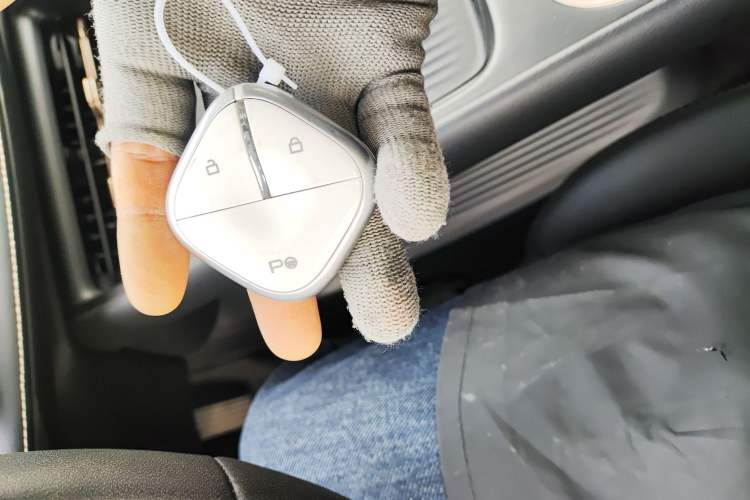 Used Baojun Yunhai 2024 140km Plug-in Hybrid Version Interior 1