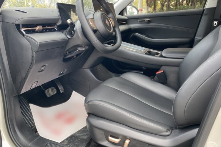 Used Baojun Yunhai 2024 140km Plug-in Hybrid Version Interior 1