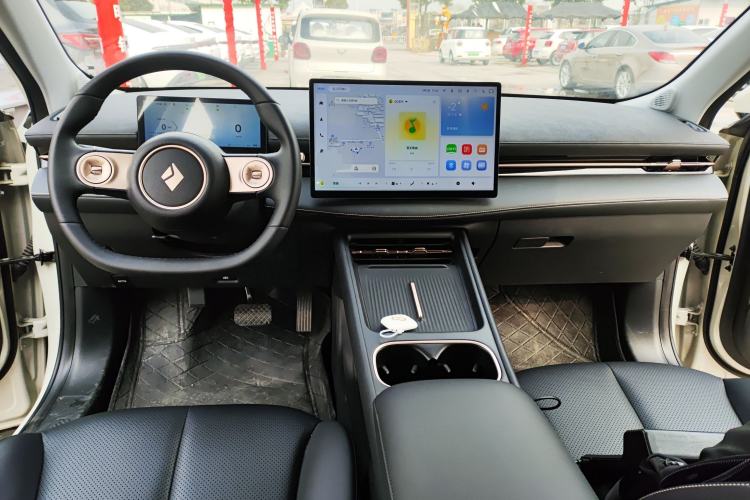 Used Baojun Yunhai 2024 140km Plug-in Hybrid Version Interior 2