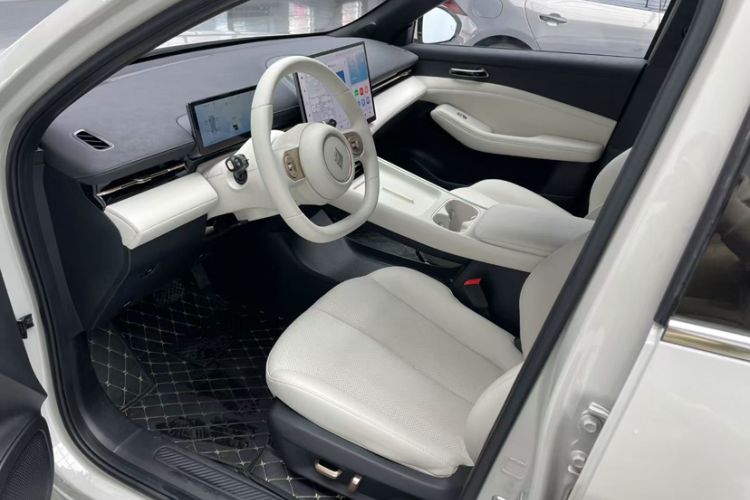Used Baojun Yunhai 2024 140km Plug-in Hybrid Version Interior 2