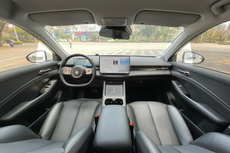 Used Baojun Yunhai 2024 140km Plug-in Hybrid Version Interior 2