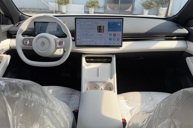 Used Baojun Yunhai 2024 500km Pure Electric Version Interior 3