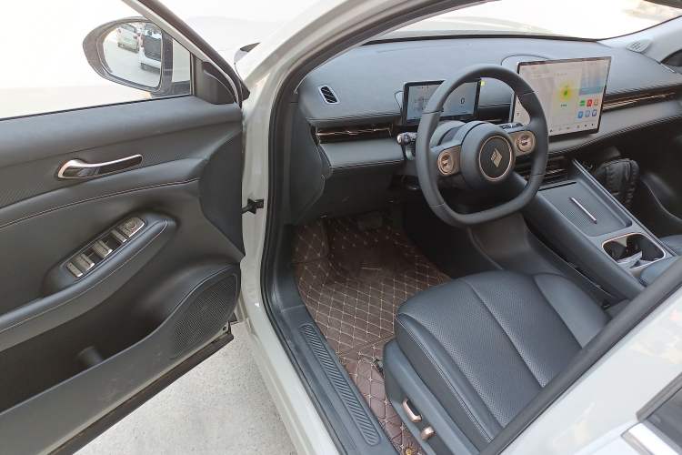 Used Baojun Yunhai 2024 600km Pure Electric Version Interior 3