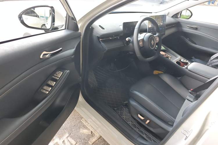 Used Baojun Yunhai 2024 600km Pure Electric Version Interior 3