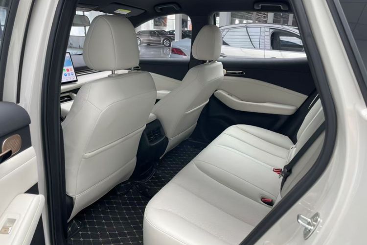 Used Baojun Yunhai 2024 140km Plug-in Hybrid Version Interior 3