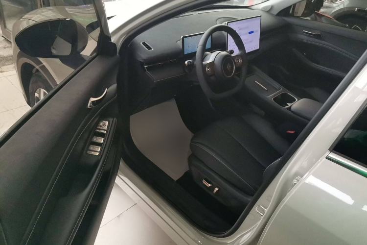 Used Baojun Yunhai 2024 600km Pure Electric Version Interior 3