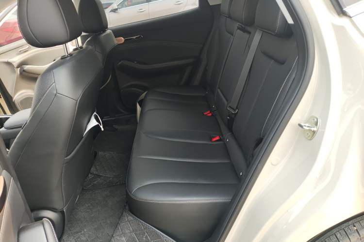 Used Baojun Yunhai 2024 140km Plug-in Hybrid Version Interior 4