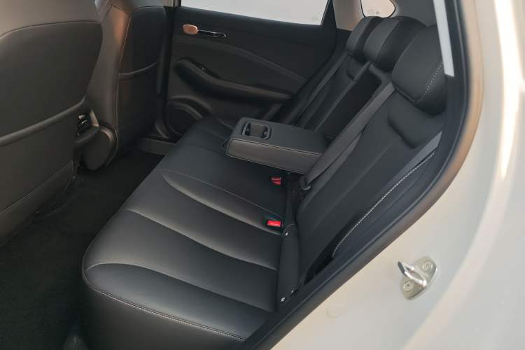 Used Baojun Yunhai 2024 140km Plug-in Hybrid Version Interior 4