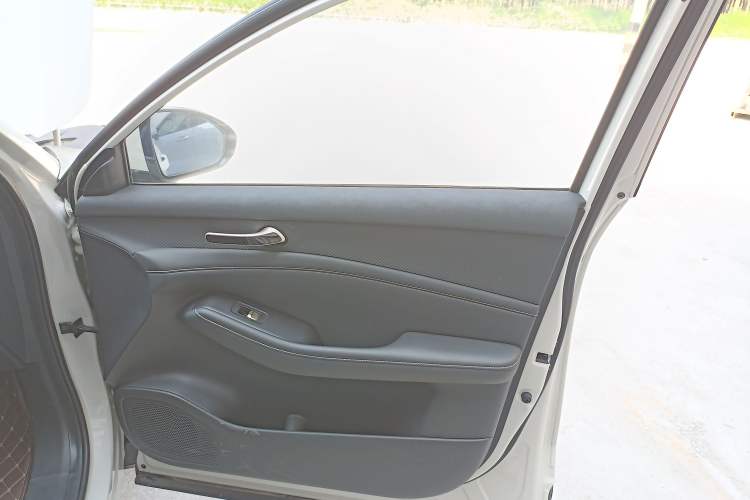 Used Baojun Yunhai 2024 600km Pure Electric Version Interior 5