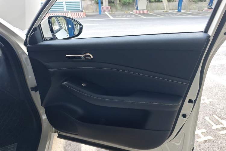 Used Baojun Yunhai 2024 600km Pure Electric Version Interior 5