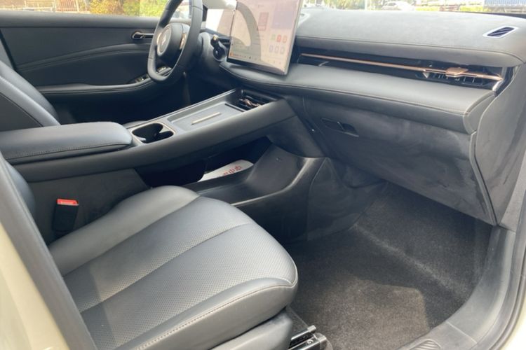 Used Baojun Yunhai 2024 140km Plug-in Hybrid Version Interior 5