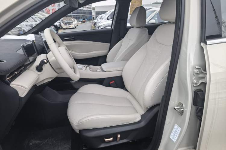 Used Baojun Yunhai 2024 60km Plug-in Hybrid Version Interior 5