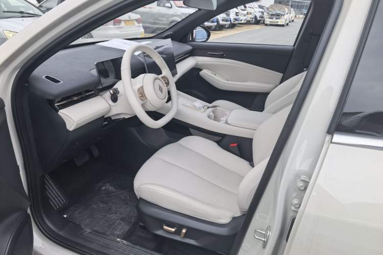 Used Baojun Yunhai 2024 60km Plug-in Hybrid Version Interior 6