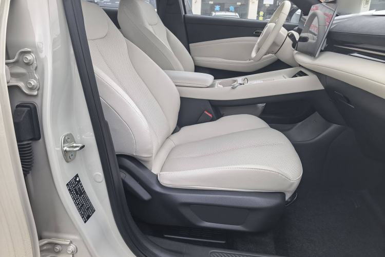 Used Baojun Yunhai 2024 60km Plug-in Hybrid Version Interior 9